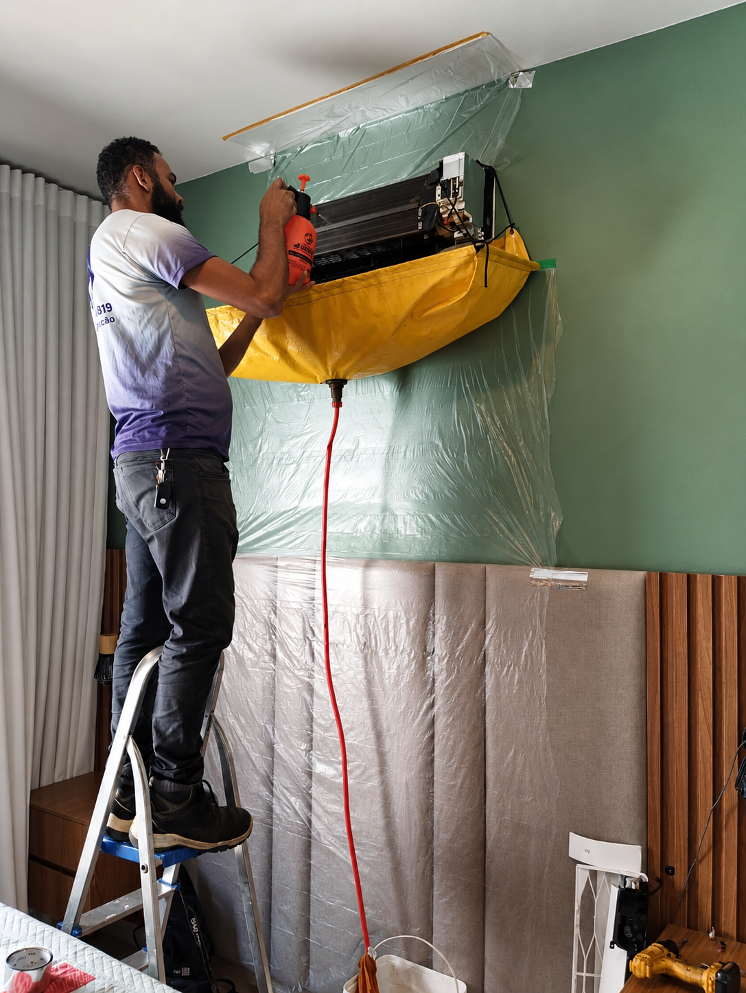 Manutenção profissional com proteção do ambiente do cliente